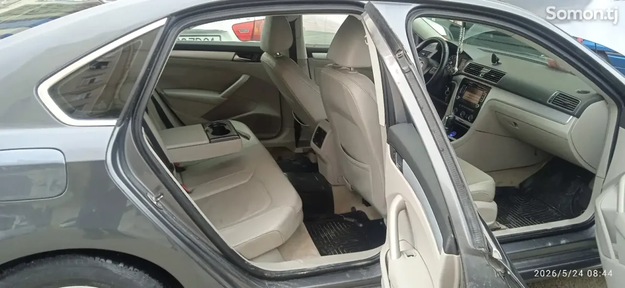 Volkswagen Jetta 2012 · 2.5 AT