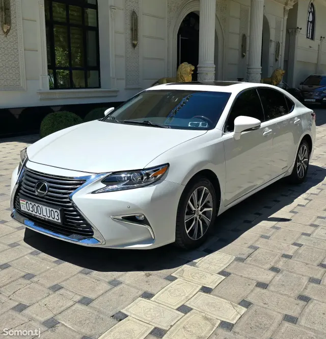 Lexus ES series 2016 · 2.5 AT