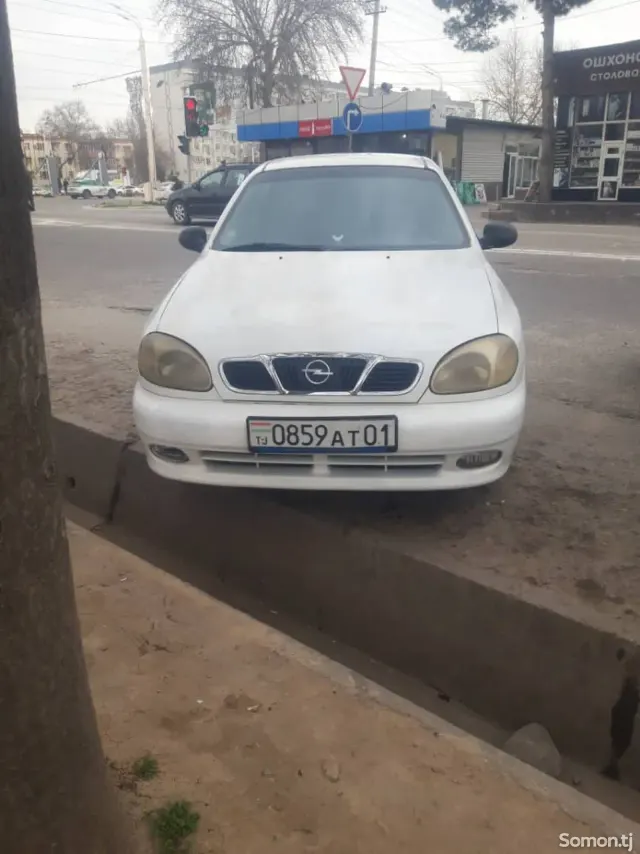 Daewoo Lanos 1997 · 1.6 MT