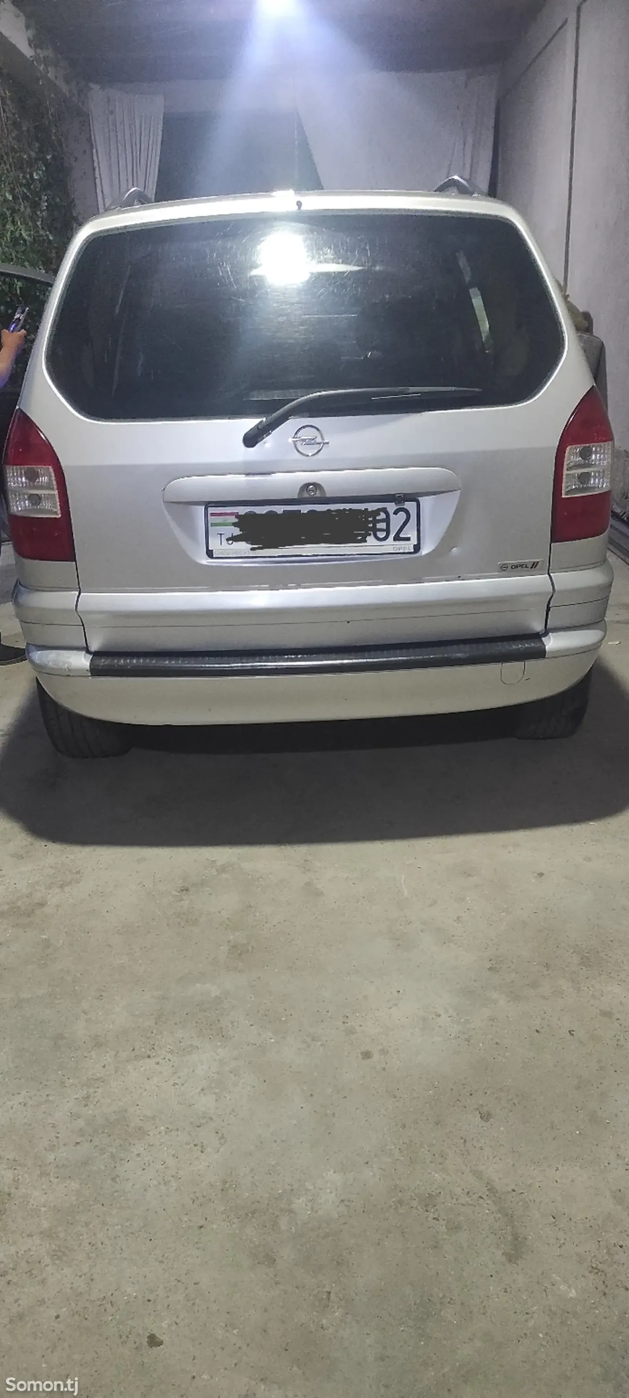 Opel Zafira 2004 · 1.6 MT