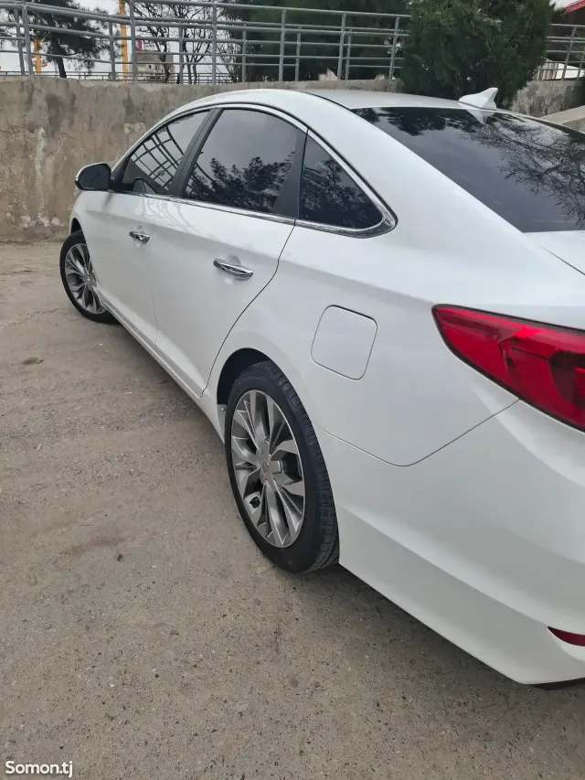 Hyundai Sonata 2015 · 2.0 AT