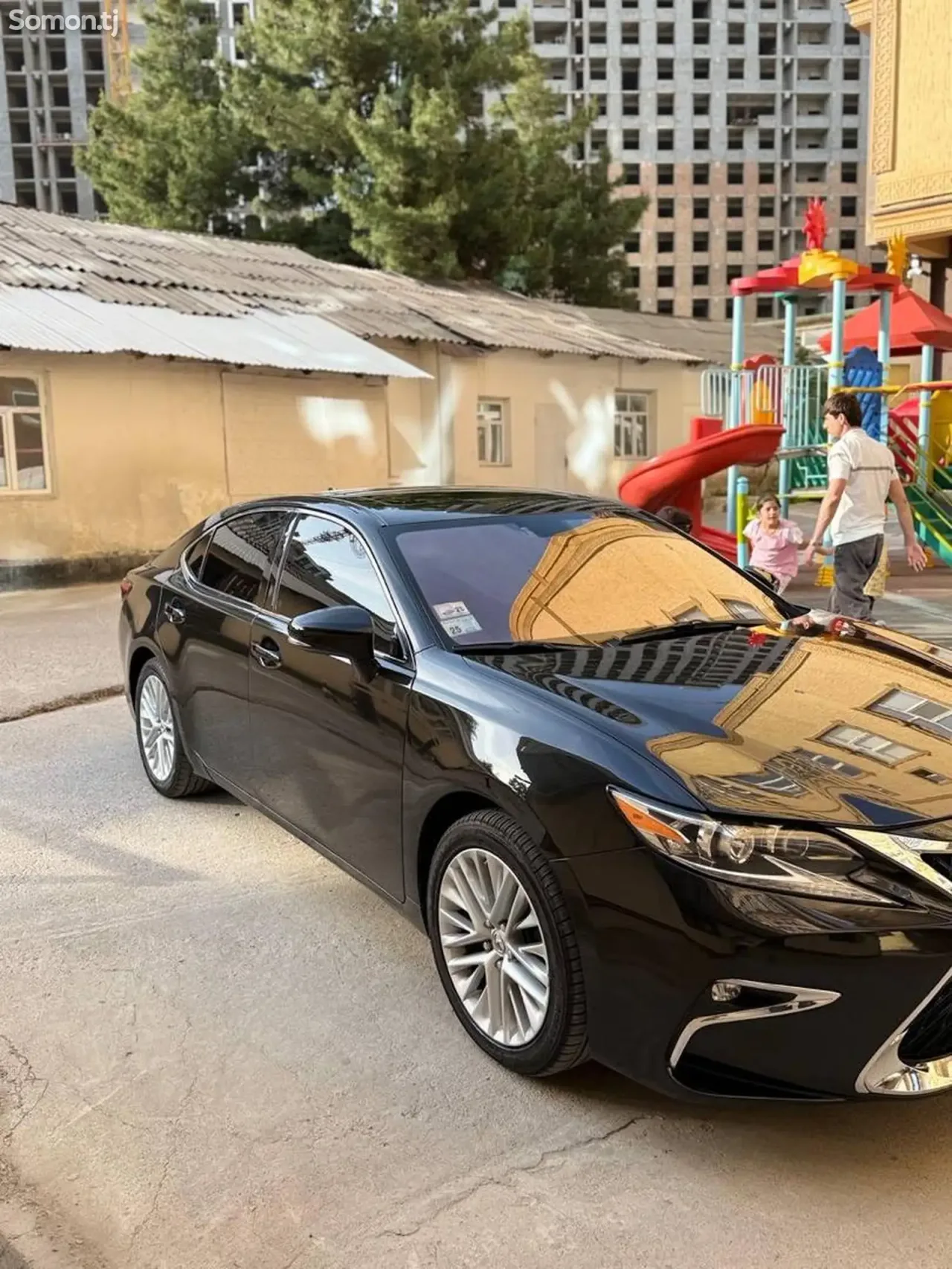Lexus ES series 2016 · 3.5 AT