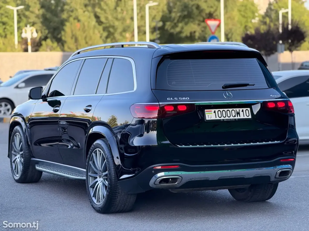 Mercedes-Benz GLS 2023 · 5.8 AT