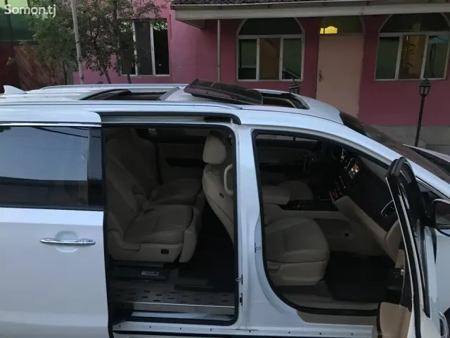 Kia Carnival 2016 · 2.2 AT