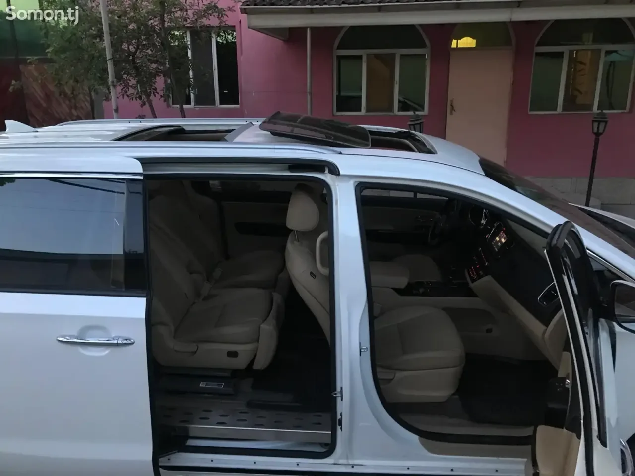 Kia Carnival 2016 · 2.2 AT