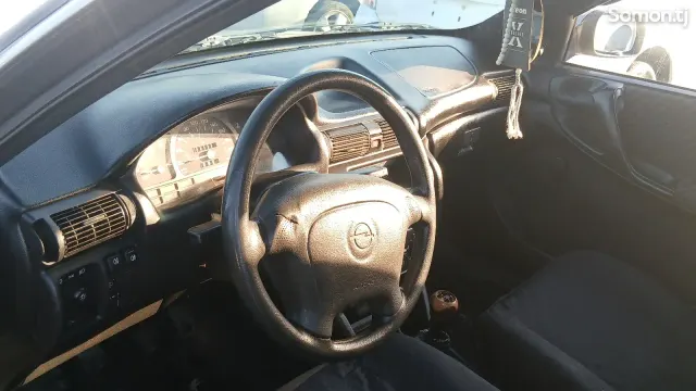 Opel Astra F 1995 · 1.6 MT