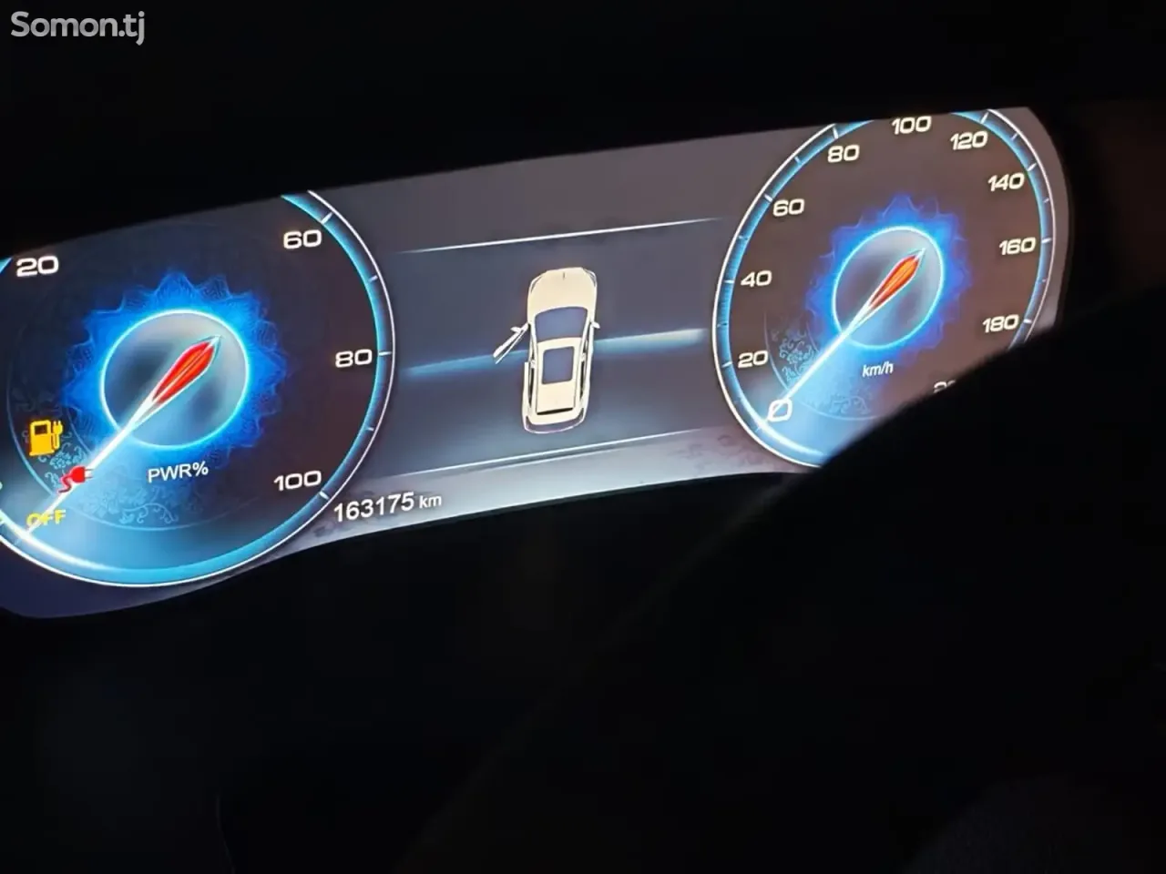 Hongqi E-HS3 2019 · AMT