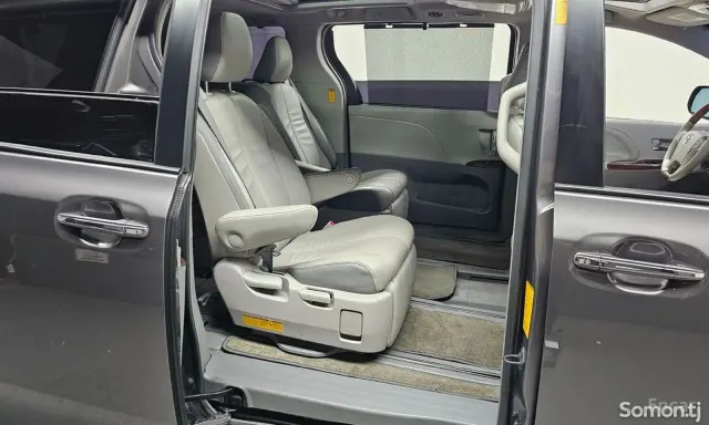Toyota Sienna 2014 · 3.5 AT