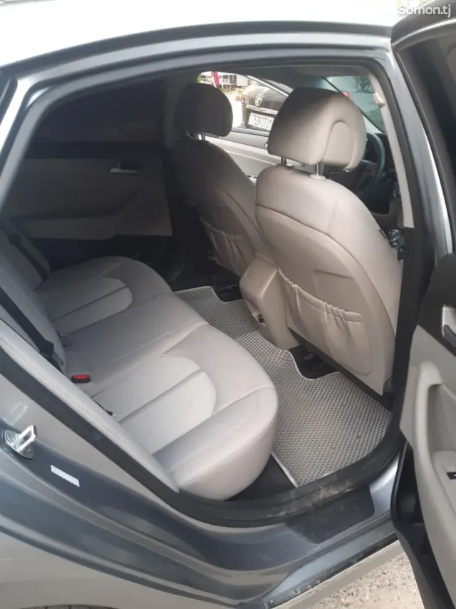 Hyundai Sonata 2015 · 2.0 AT