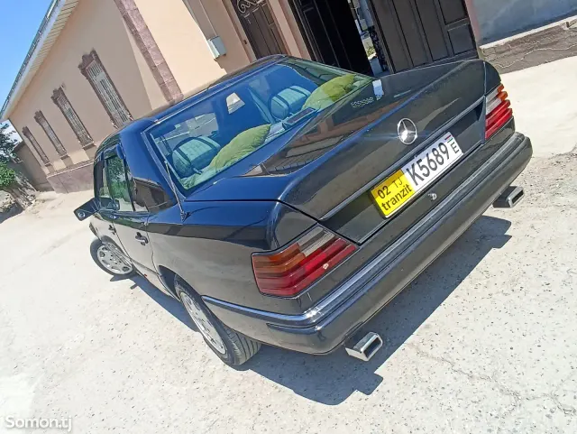 Mercedes-Benz W124 1991 · 2.0 MT