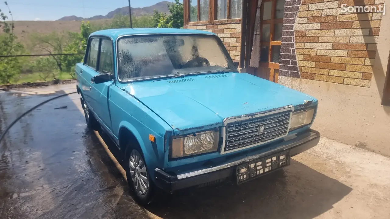Lada (ВАЗ) 2107 1985 · 1.5 MT