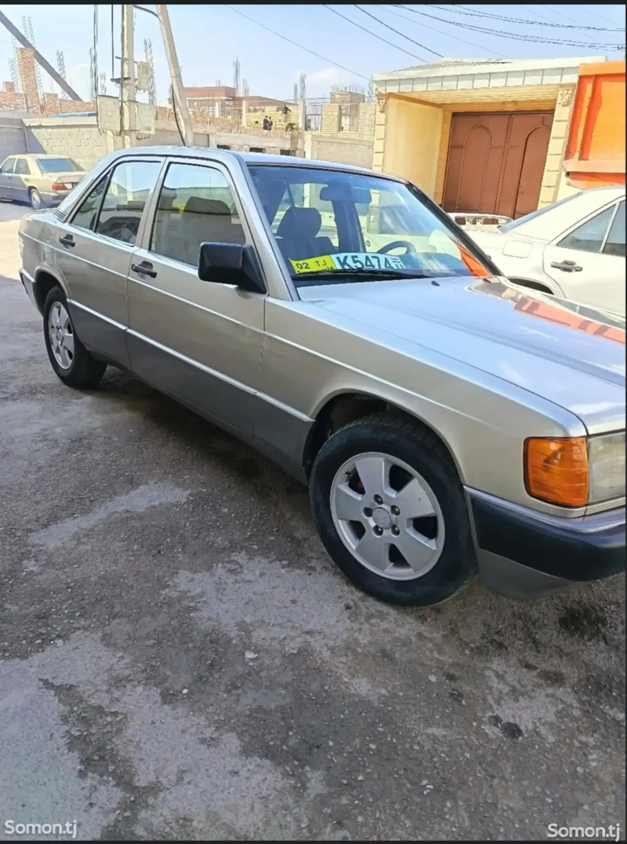 Mercedes-Benz W201 1990 · 2.0 MT