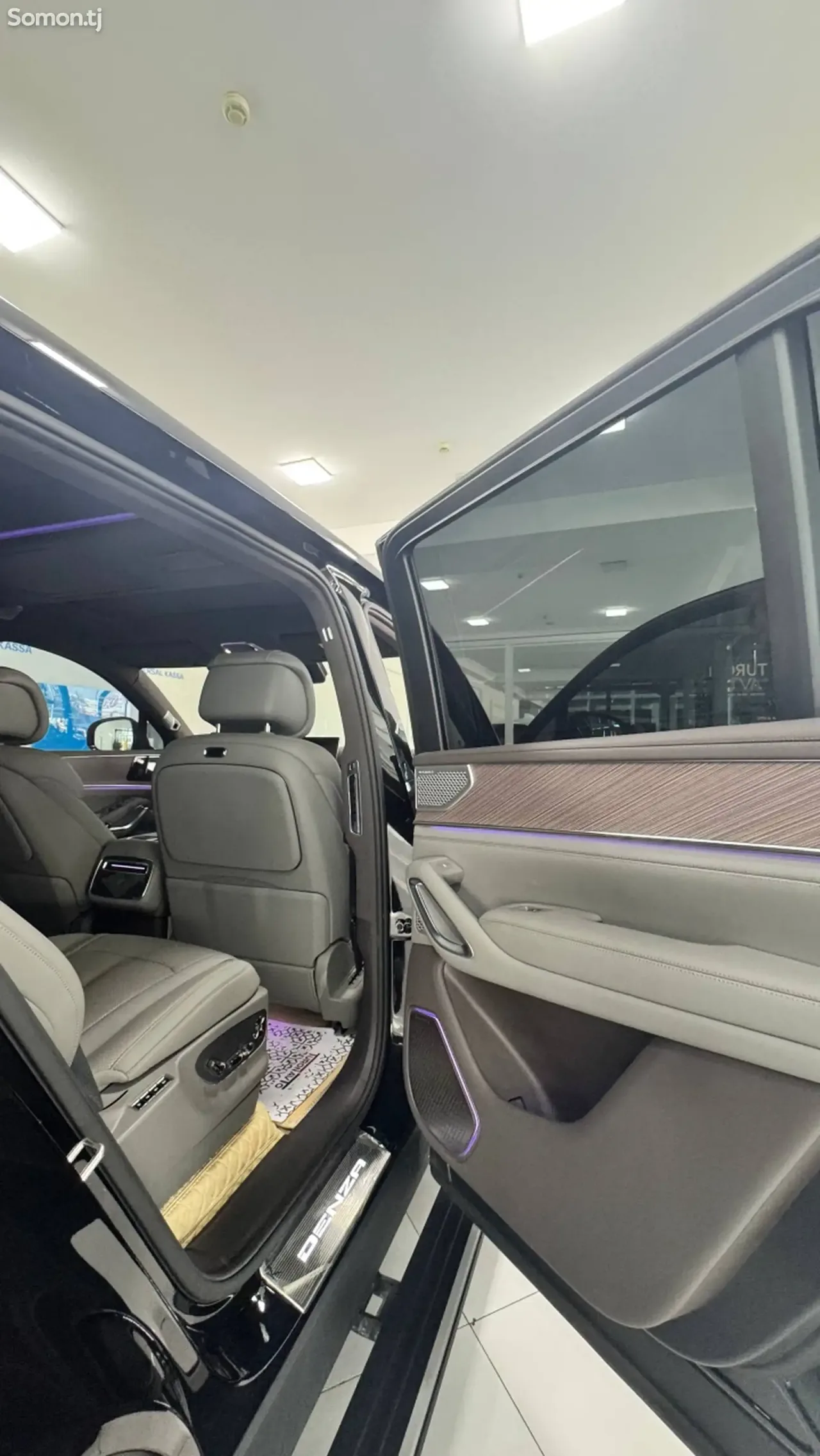 BYD Denza D9 2025 · 3.0 AMT