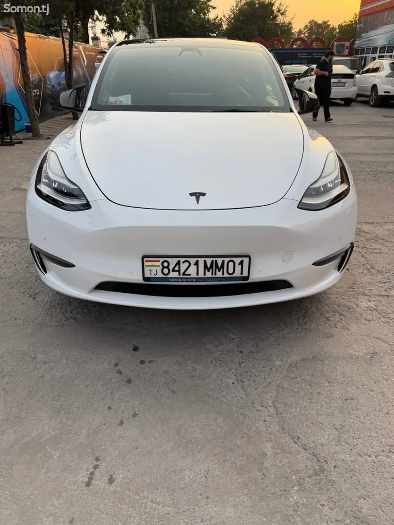 Tesla Model Y 2021 · AT