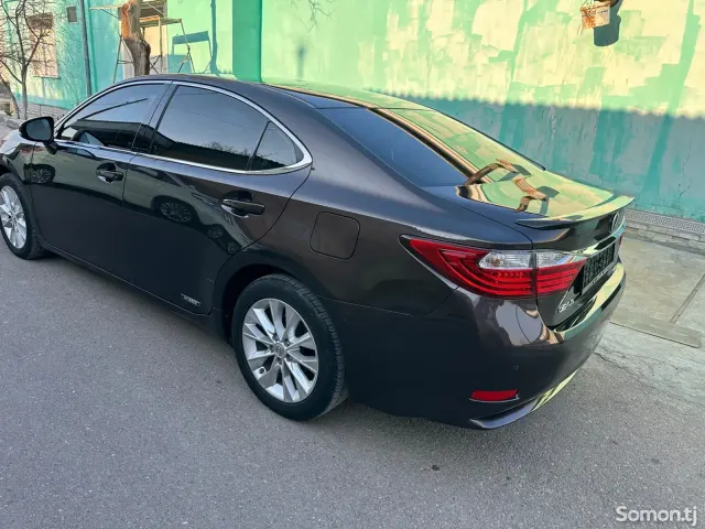 Lexus ES series 2015 · 2.5 AT