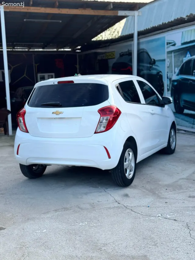 Chevrolet Spark 2015 · AT