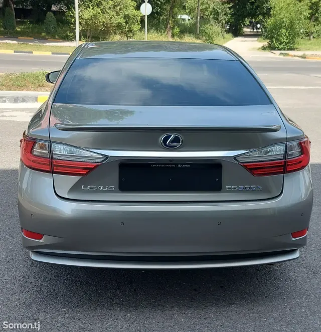 Lexus ES series 2016 · 2.5 AT
