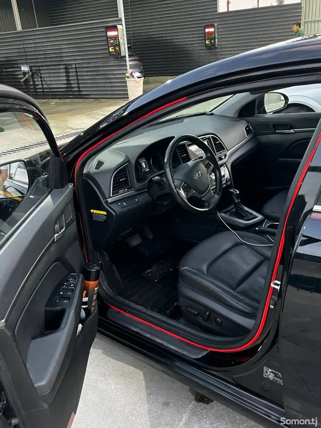 Hyundai Avante 2015 · 1.7 AT