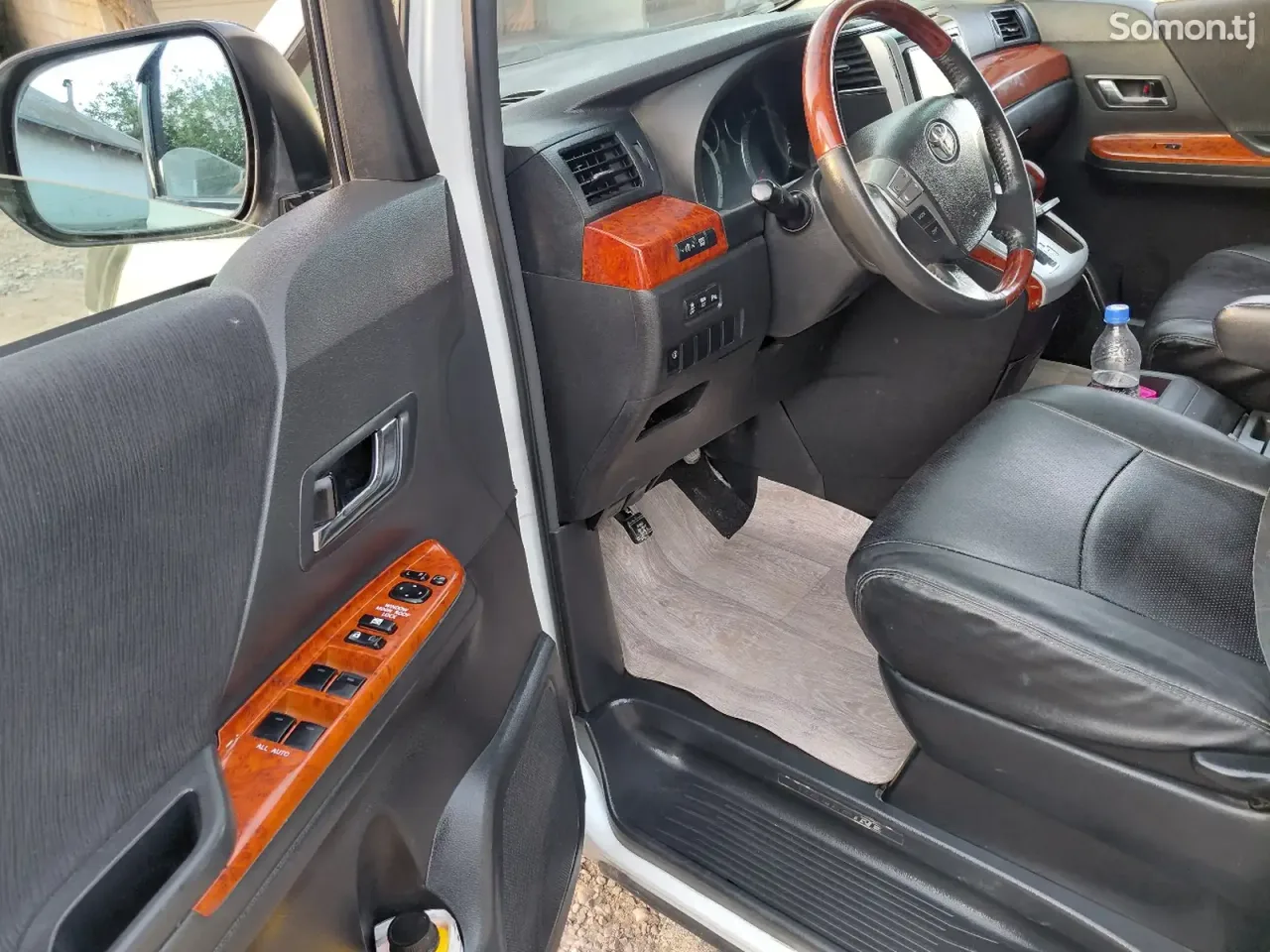 Toyota Vellfire 2014 · 2.4 AT