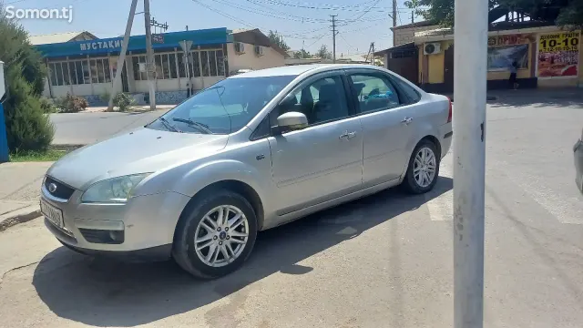 Ford Focus 2006 · 1.6 MT