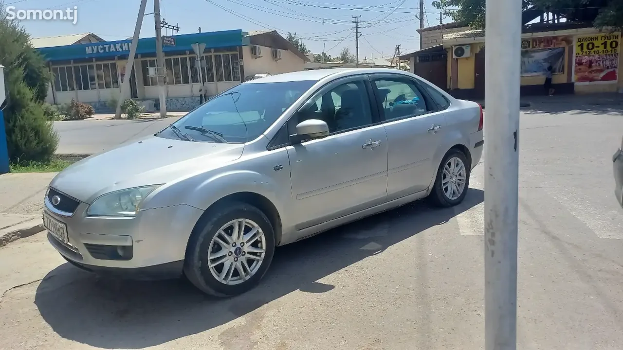 Ford Focus 2006 · 1.6 MT
