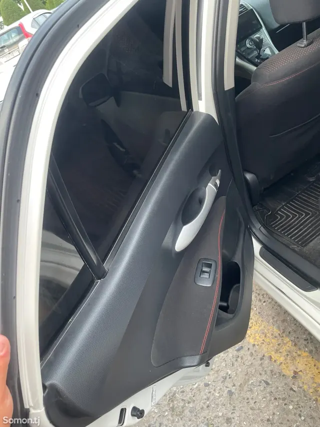Toyota Auris 2012 · 1.8 AT