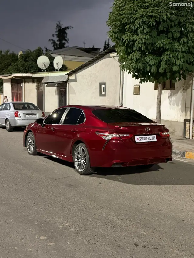Toyota Camry 2018 · 2.5 AT