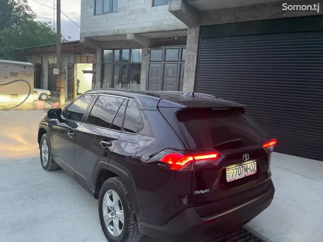 Toyota RAV 4 2022 · 2.5 AT