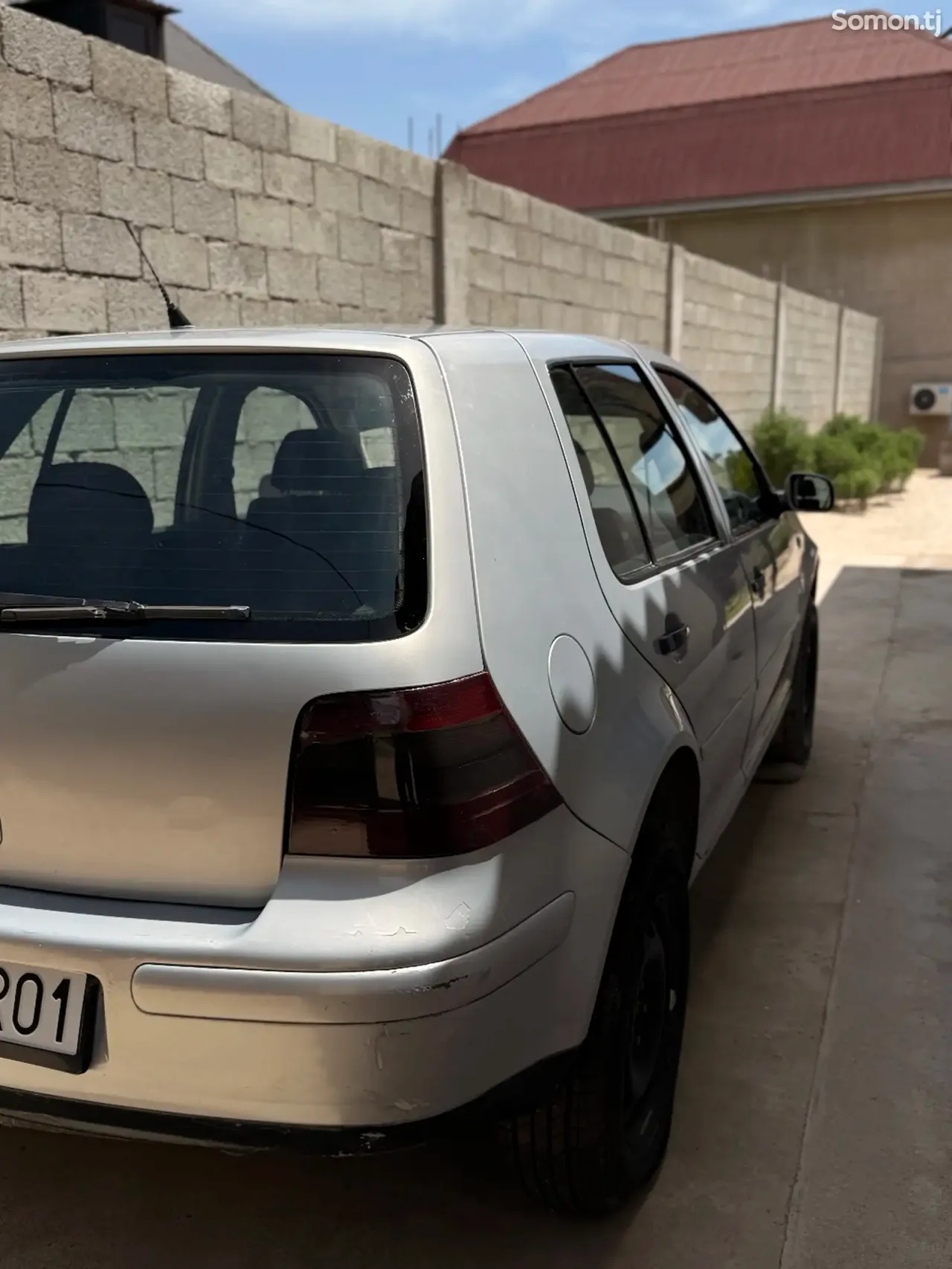 Volkswagen Golf 1997 · 1.6 MT