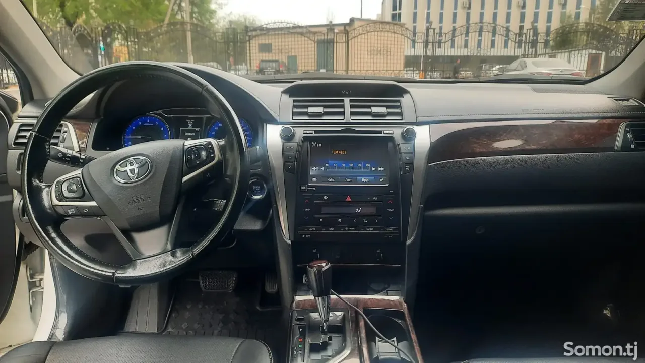 Toyota Camry 2015 · 2.5 AT