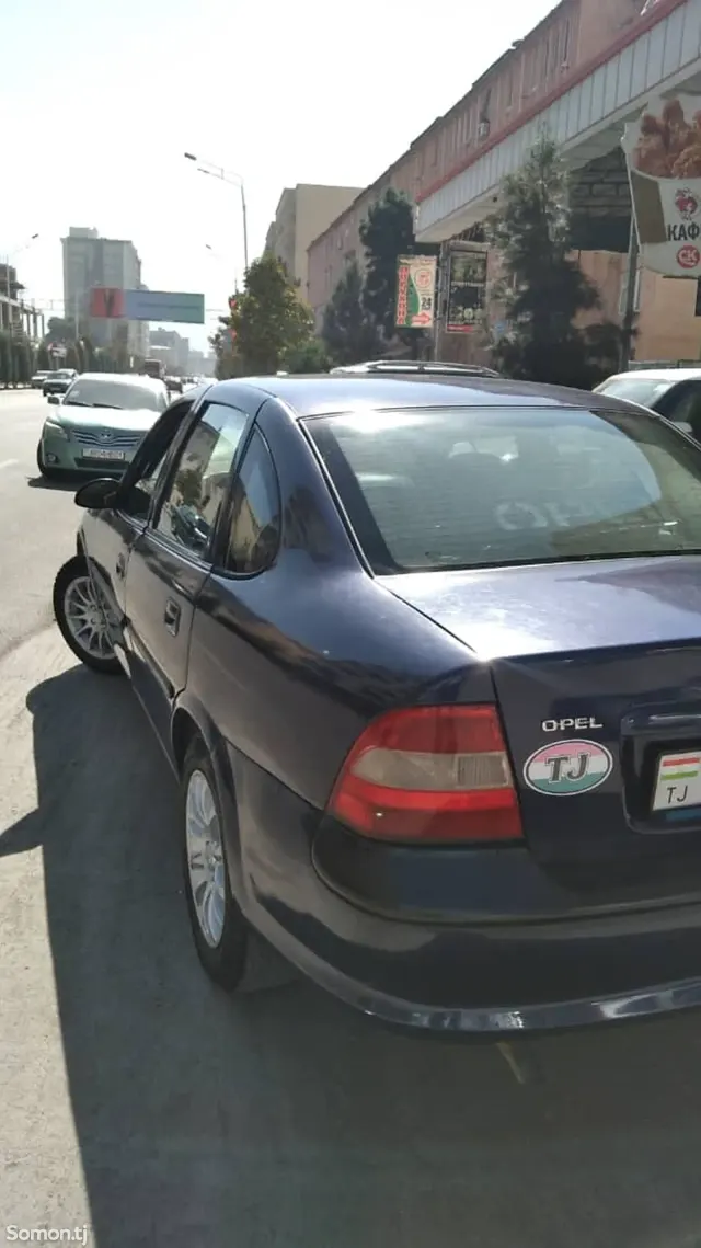 Opel Vectra B 1996 · 1.6 MT