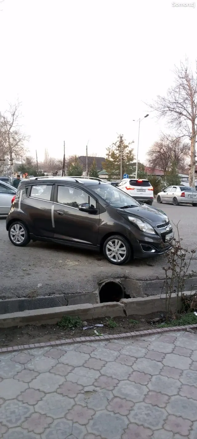Chevrolet Spark 2014 · 1.0 AT
