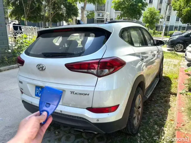 Hyundai Tucson 2016 · 1.6 AT