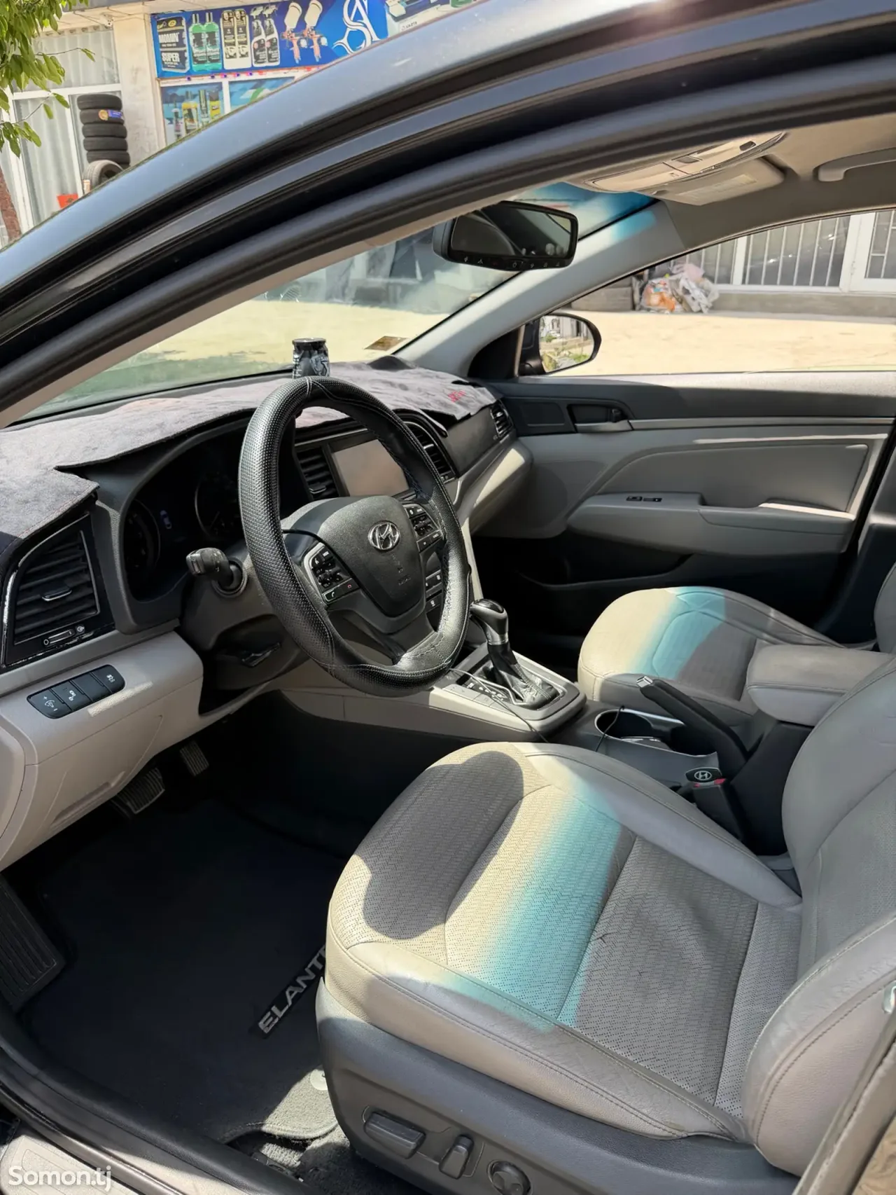 Hyundai Elantra 2017 · 2.0 AT