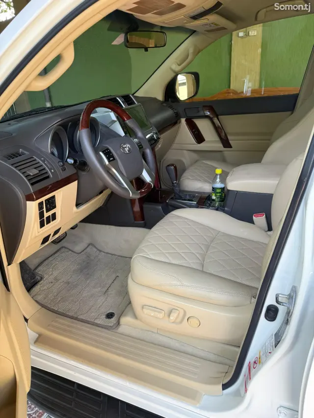 Toyota Land Cruiser Prado 2015 · 4.0 AT