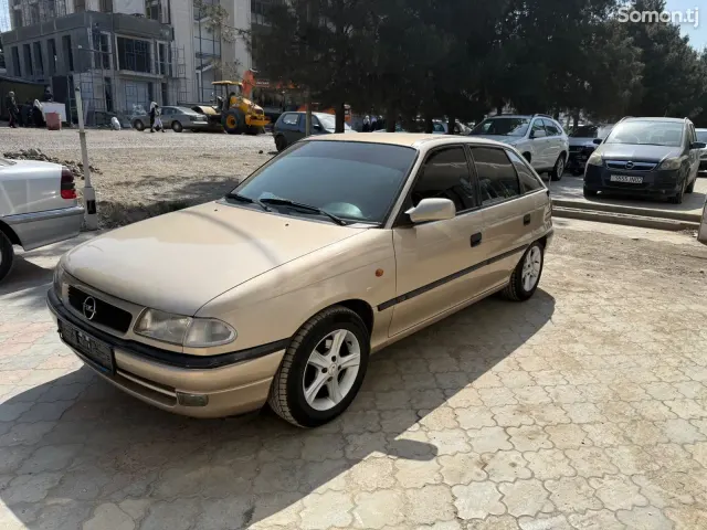 Opel Astra F 1998 · 1.6 AT