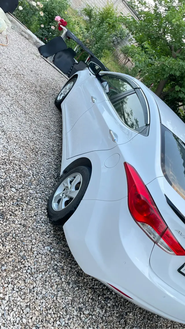 Hyundai Avante 2011 · 1.6 AT