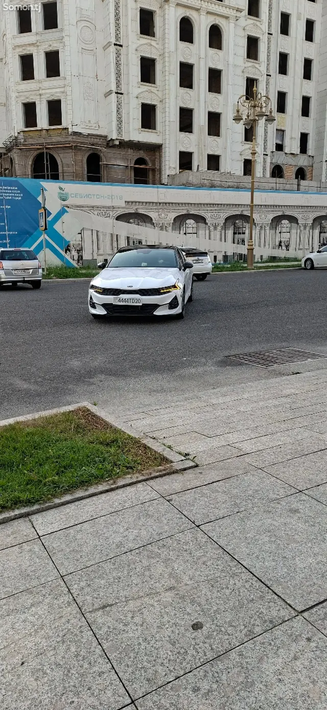 Kia K5 2021 · 1.6 AT