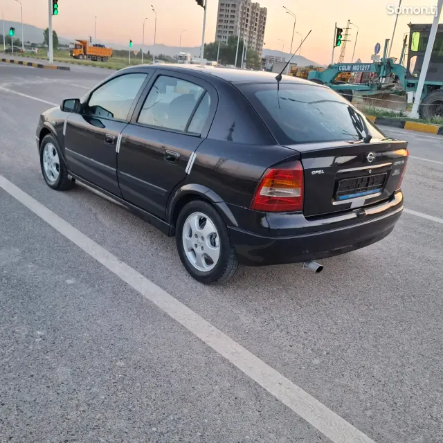 Opel Astra G 1998 · 1.6 MT