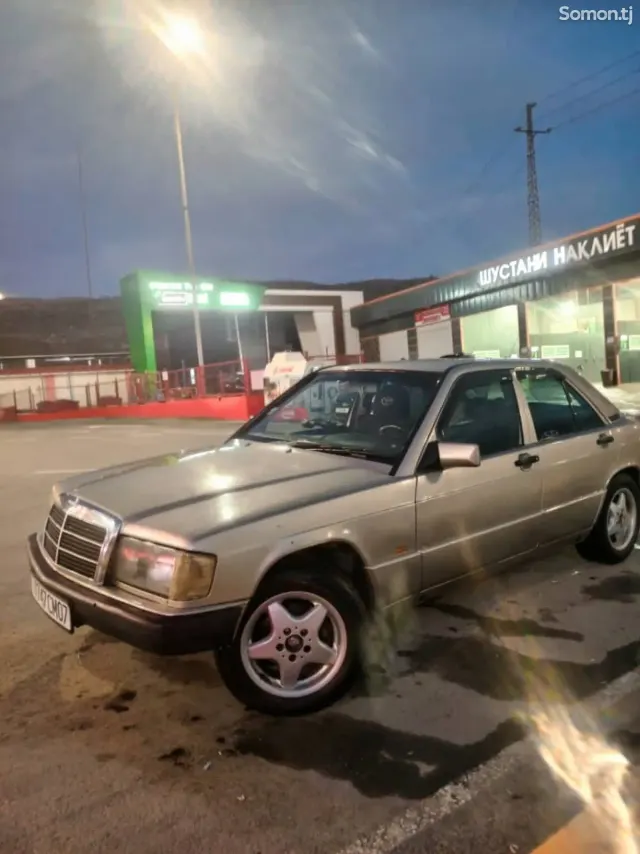 Mercedes-Benz W201 1994 · 2.0 MT