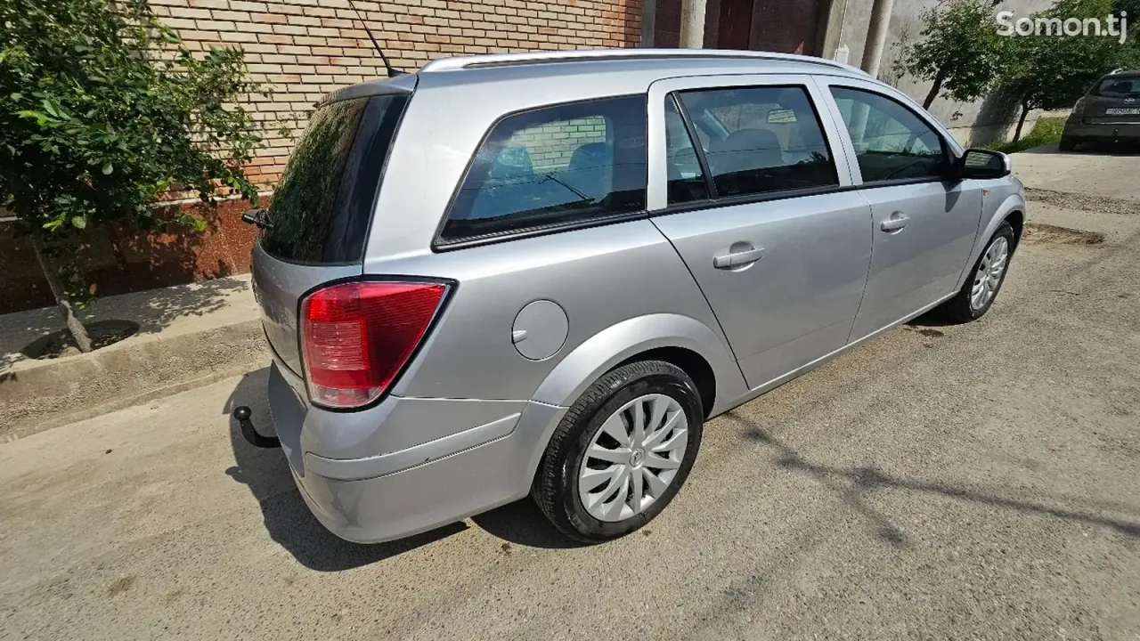 Opel Astra H 2006 · 1.6 MT