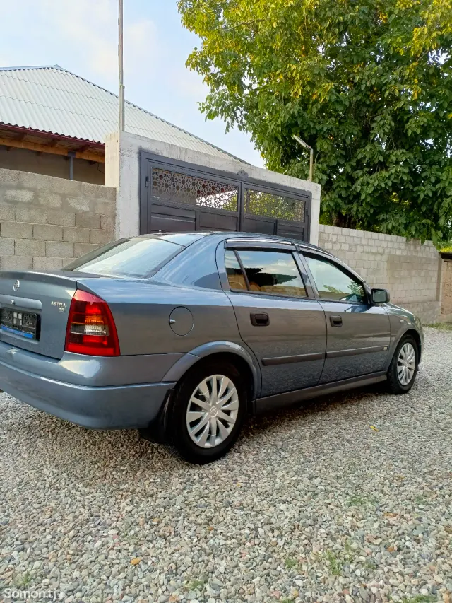 Opel Astra G 1999 · 1.6 MT