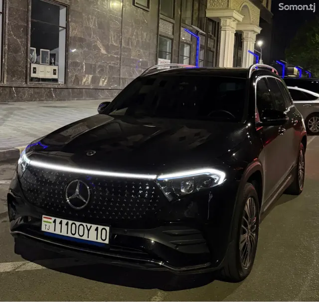 Mercedes-Benz EQB 2025 · AT