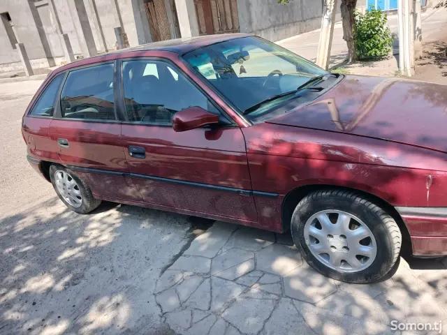Opel Astra F 1993 · 1.6 MT