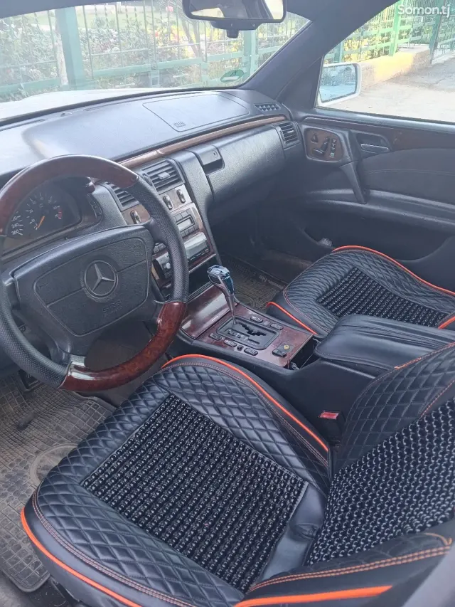 Mercedes-Benz E class 1998 · 3.2 AT