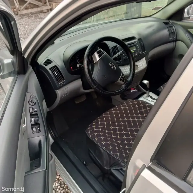 Hyundai Avante 2009 · 1.6 AT