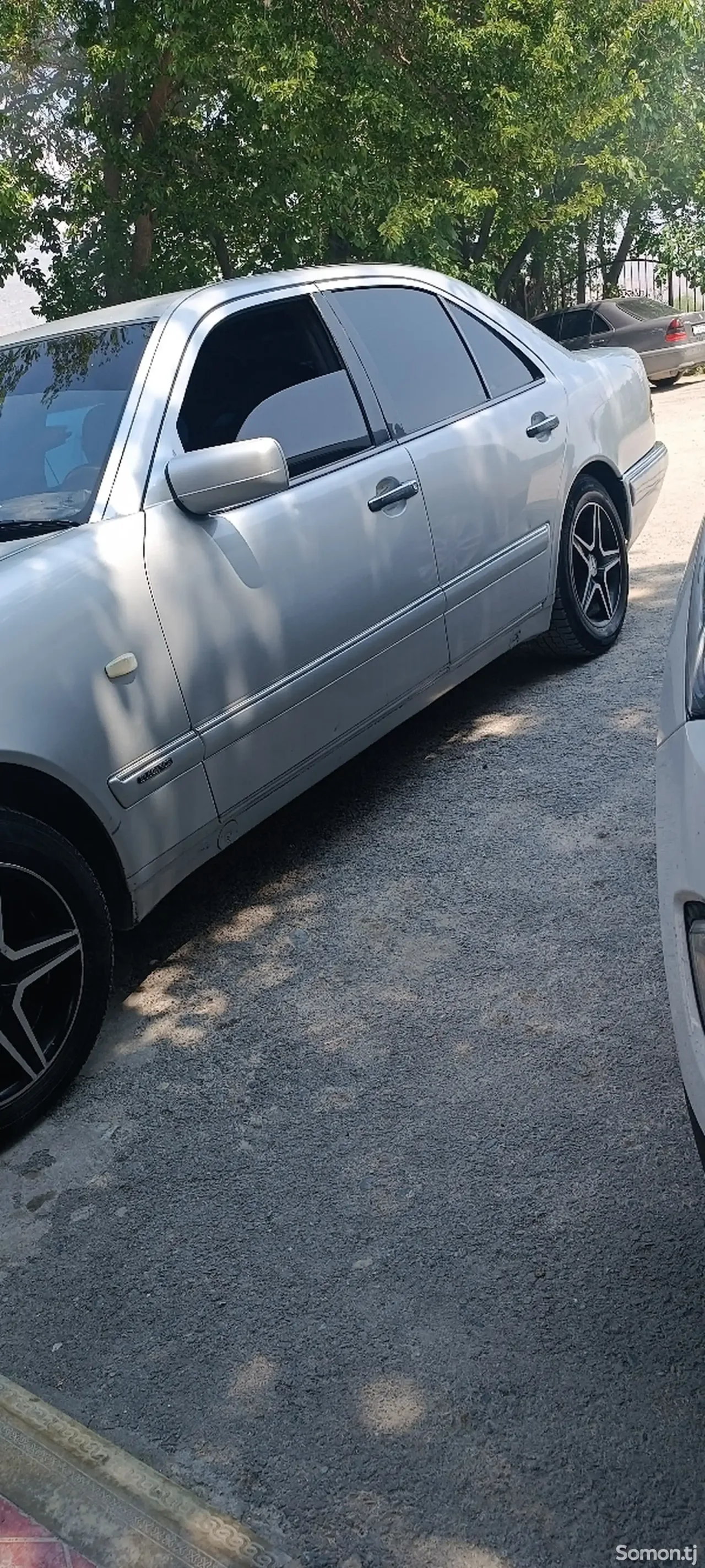 Mercedes-Benz E class 1998 · 2.0 MT