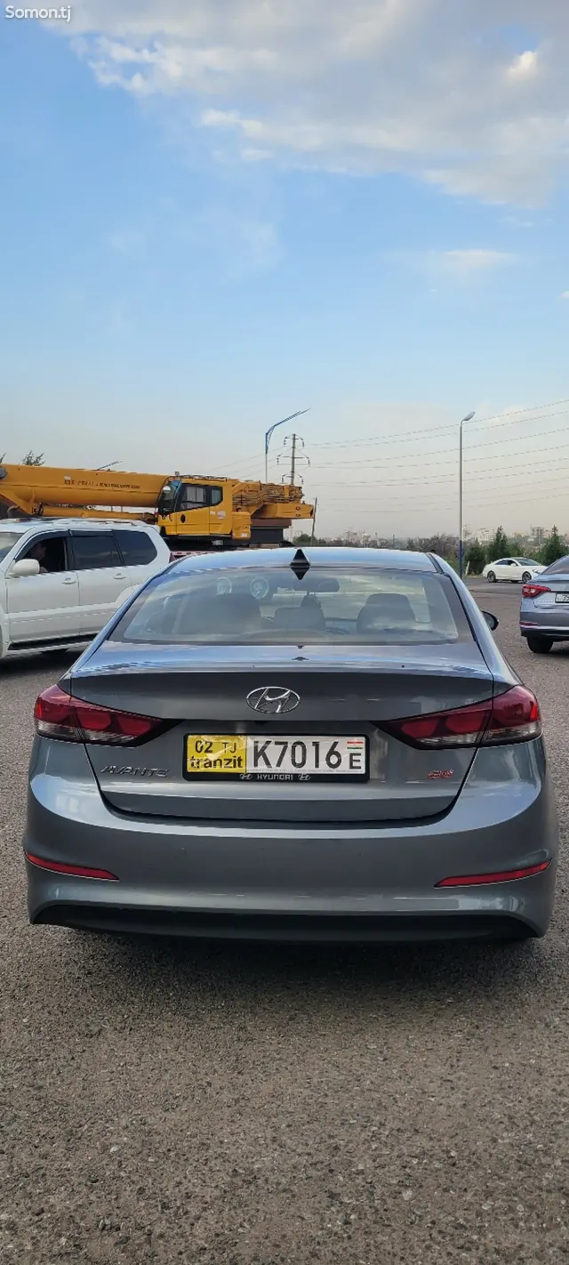 Hyundai Avante 2015 · 1.6 AT