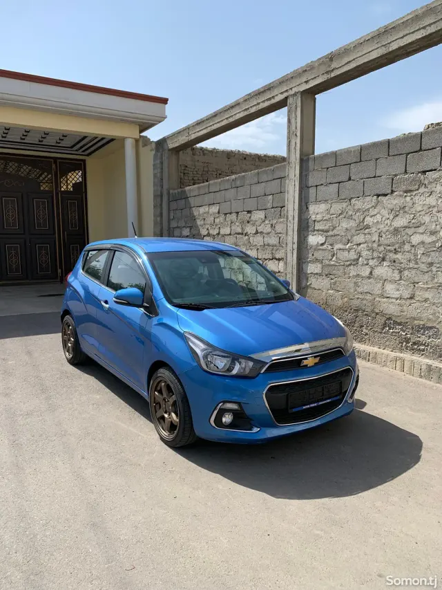 Chevrolet Spark 2016 · 1.0 AT