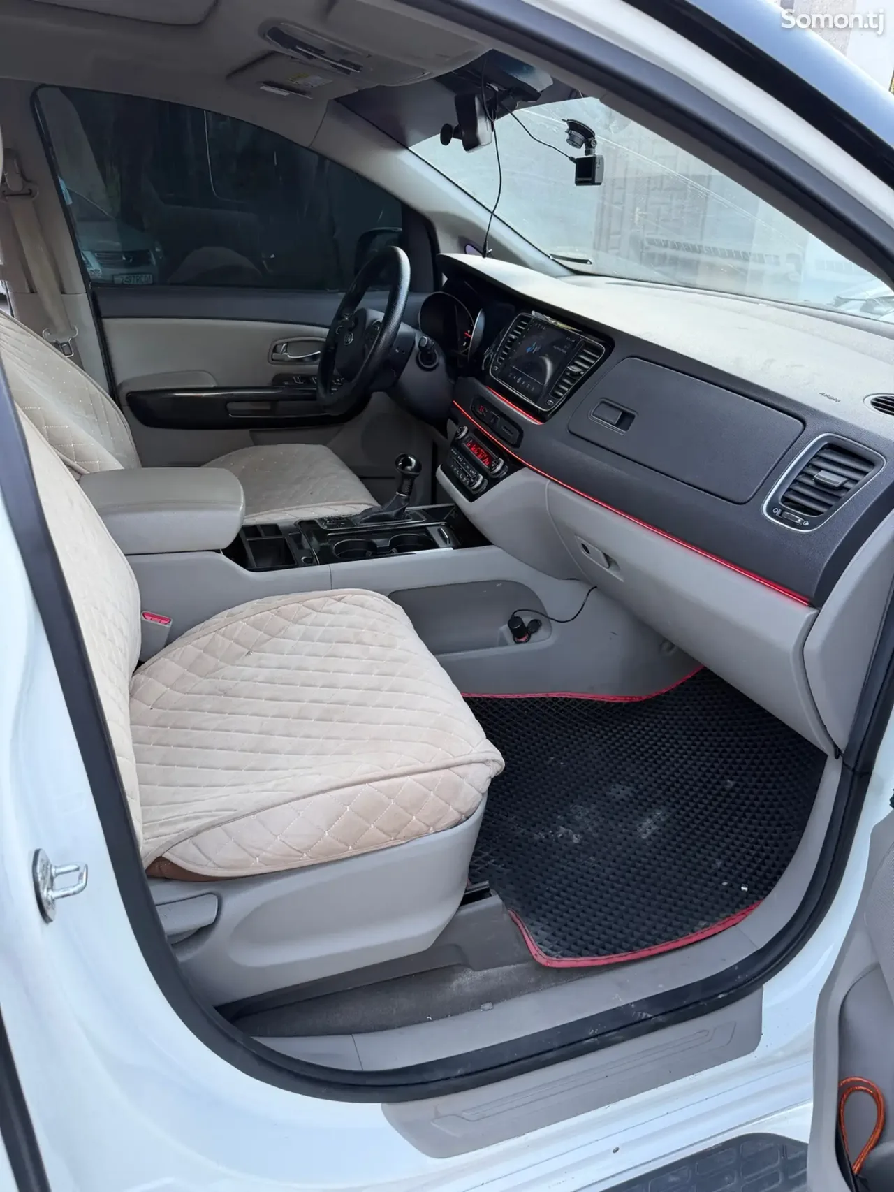 Kia Carnival 2014 · 2.2 AT